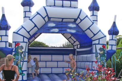 Hüpfburg Ritterburg Blau