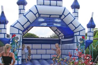 Hüpfburg Ritterburg Blau